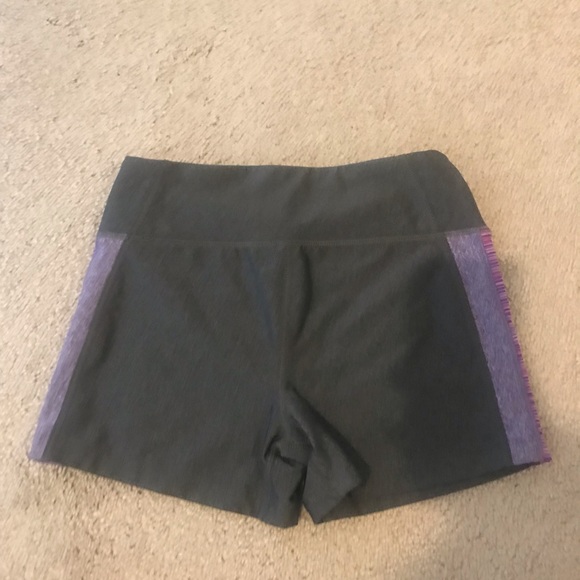 ✨Under armor spandex shorts✨ - Picture 4 of 4